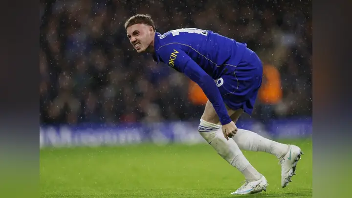 Chelsea in dieci uomini cade contro il Tottenham: Palmer espulso nel derby londinese